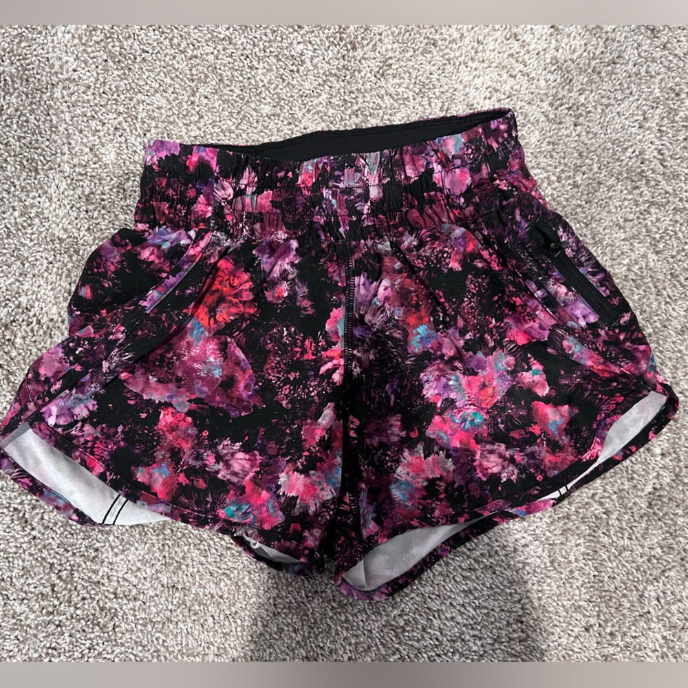 Lululemon Hotty Hot Shorts 2.5 inches